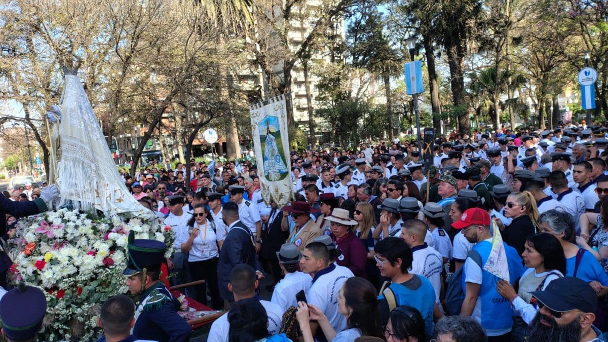Adolescentes y jóvenes encabezaron la marcha por la Virgen de la Merced en Tucumán