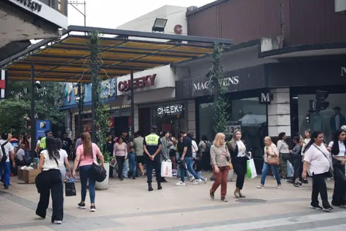 24 de septiembre en Tucumán: comercios con apertura voluntaria y sueldos sin recargo del cien por ciento