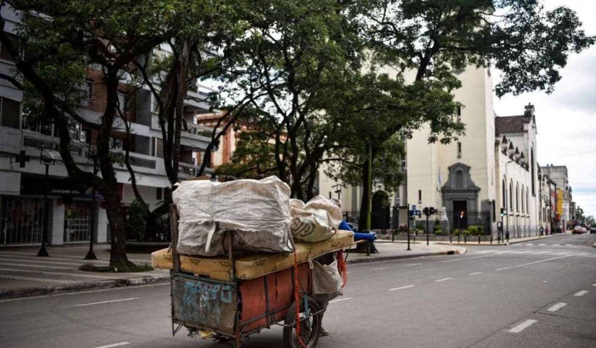 Indec: la pobreza alcanza el 32,3% en el primer semestre y suma más de 15,5 millones de personas