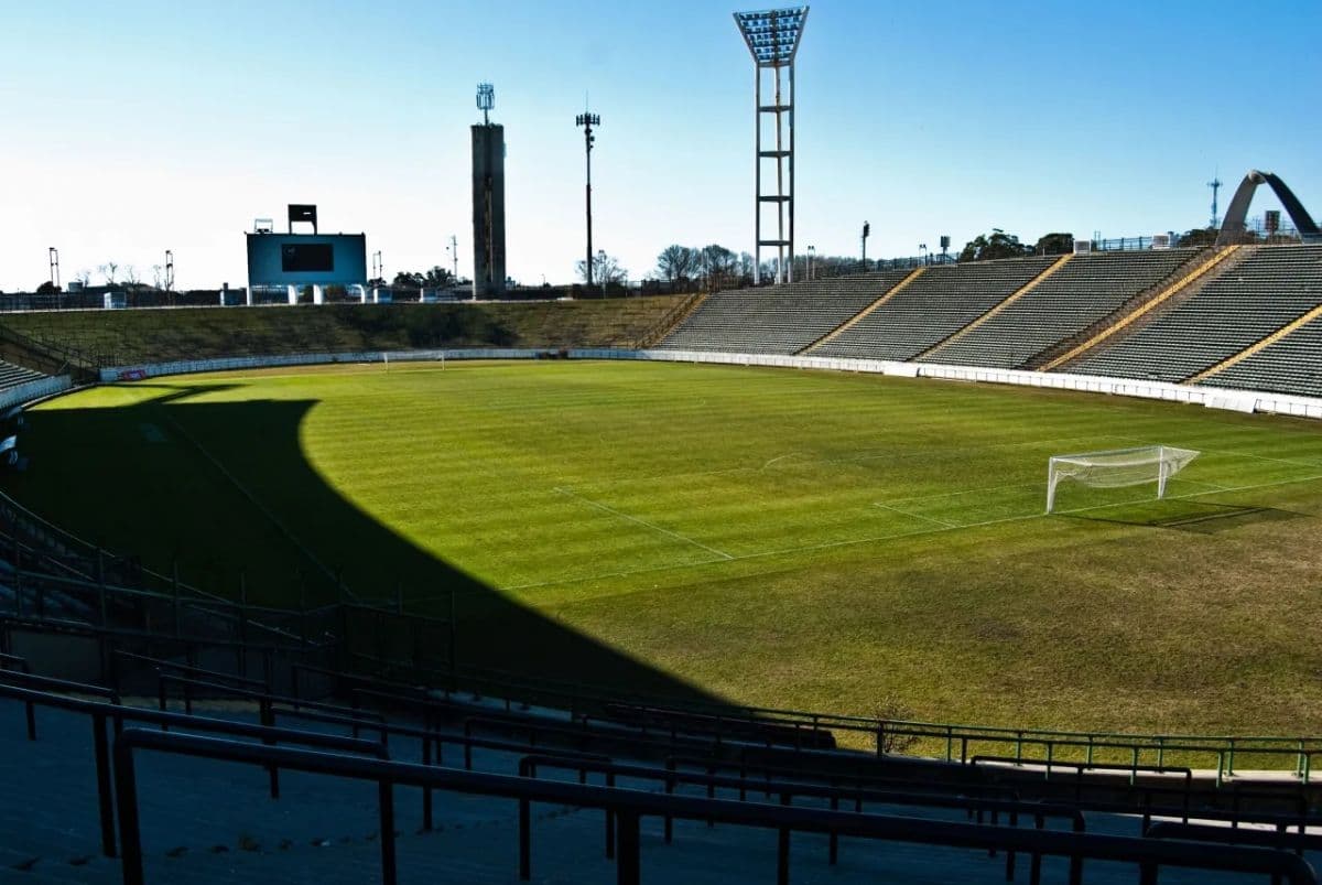 Empate 0-0 entre Atlético Tucumán y Aldosivi en Mar del Plata, con clima adverso