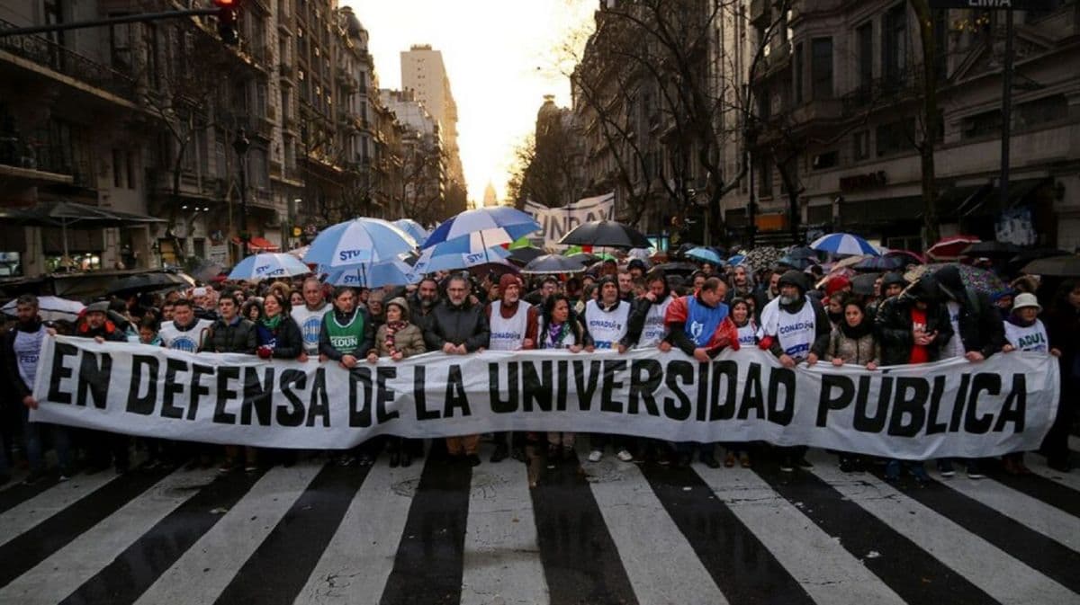 Un juez federal obliga al Ejecutivo a ejecutar la Ley de Financiamiento Universitario
