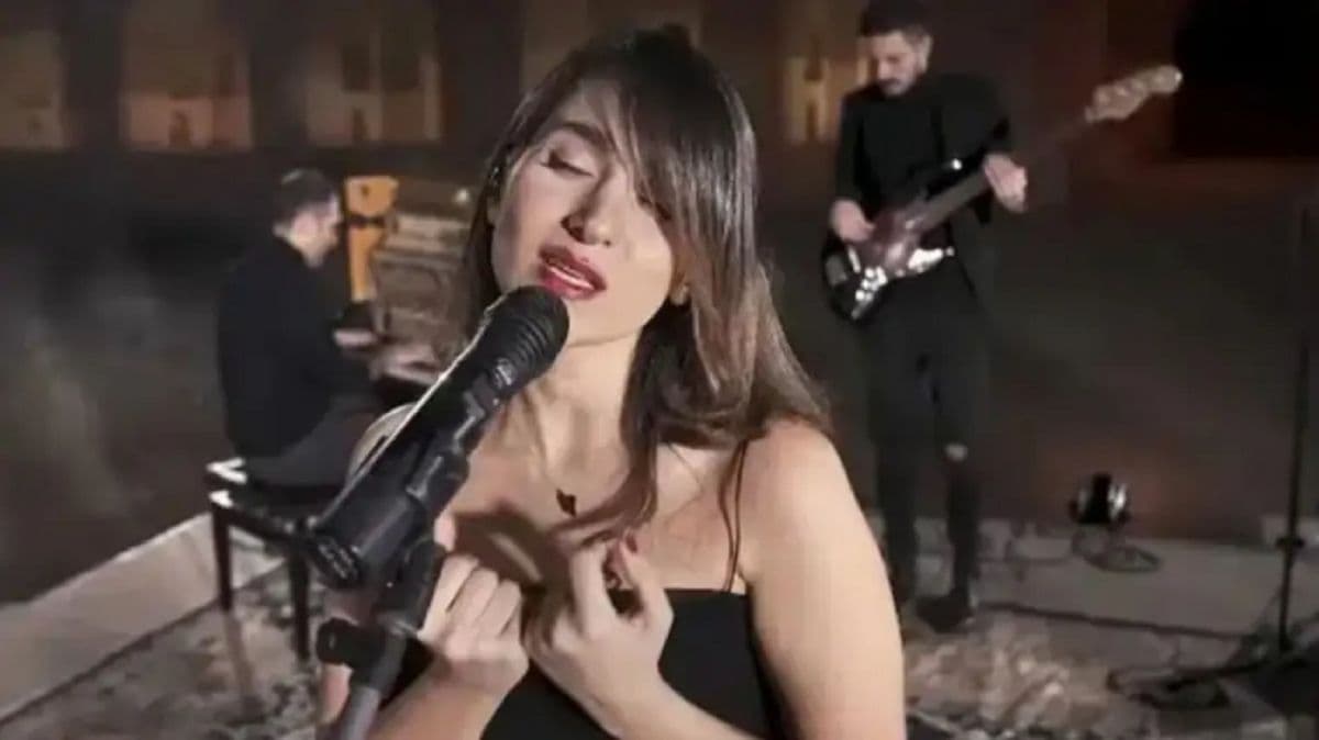 Irán ratifica 74 latigazos contra Parastoo Ahmadi por un recital virtual sin hiyab