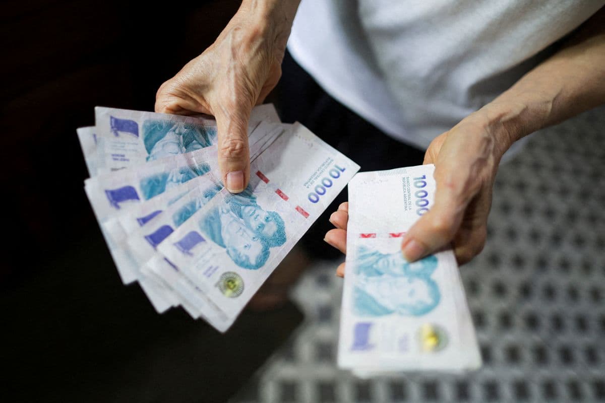 Paritaria bancaria: escala de octubre de 2026 con piso de $2,57 millones tras el 1,7% de agosto