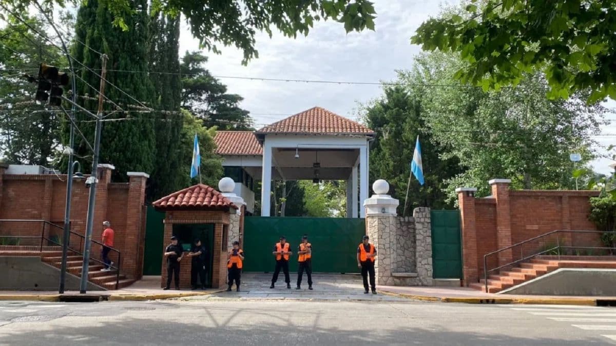 El Gobierno y ATE acuerdan la vuelta al empleo de los 12 cesanteados de Olivos
