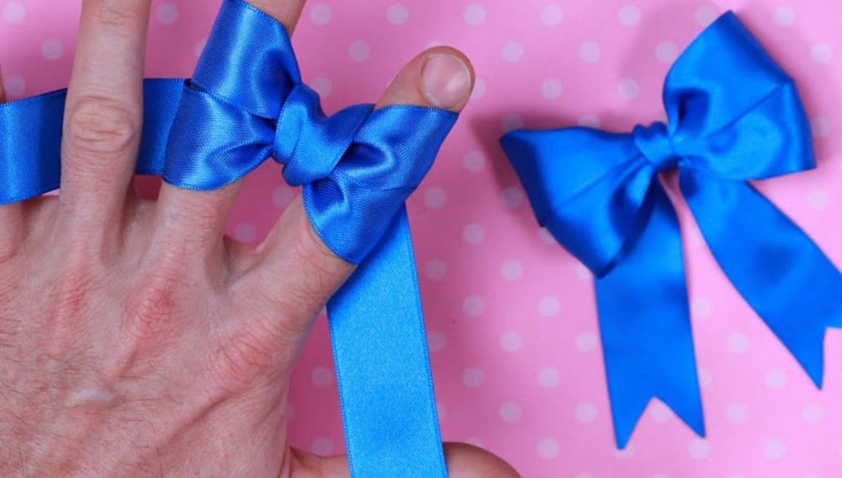 Cómo armar un moño de cinta a mano para regalos y presentaciones