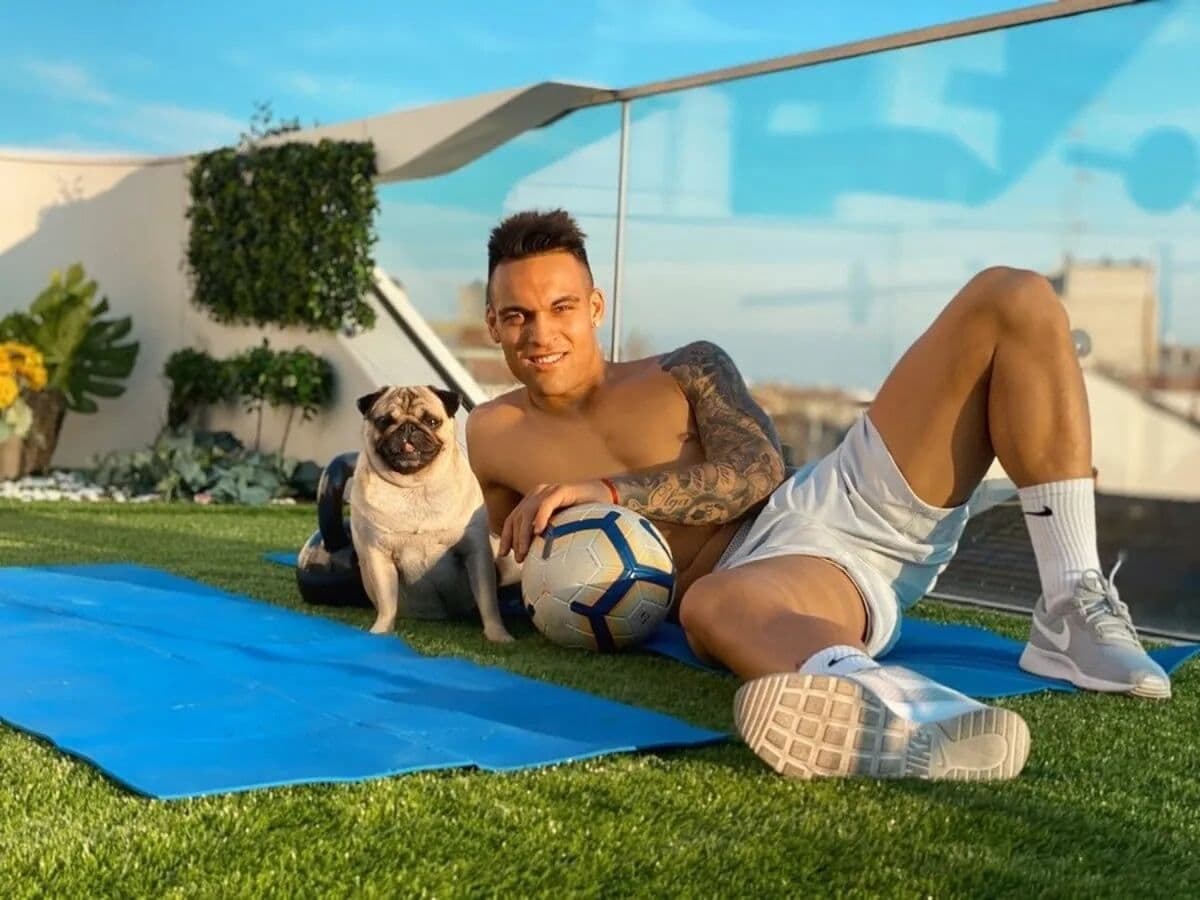 Milán: el hogar minimalista de Lautaro Martínez, con gimnasio privado y terraza con parrilla