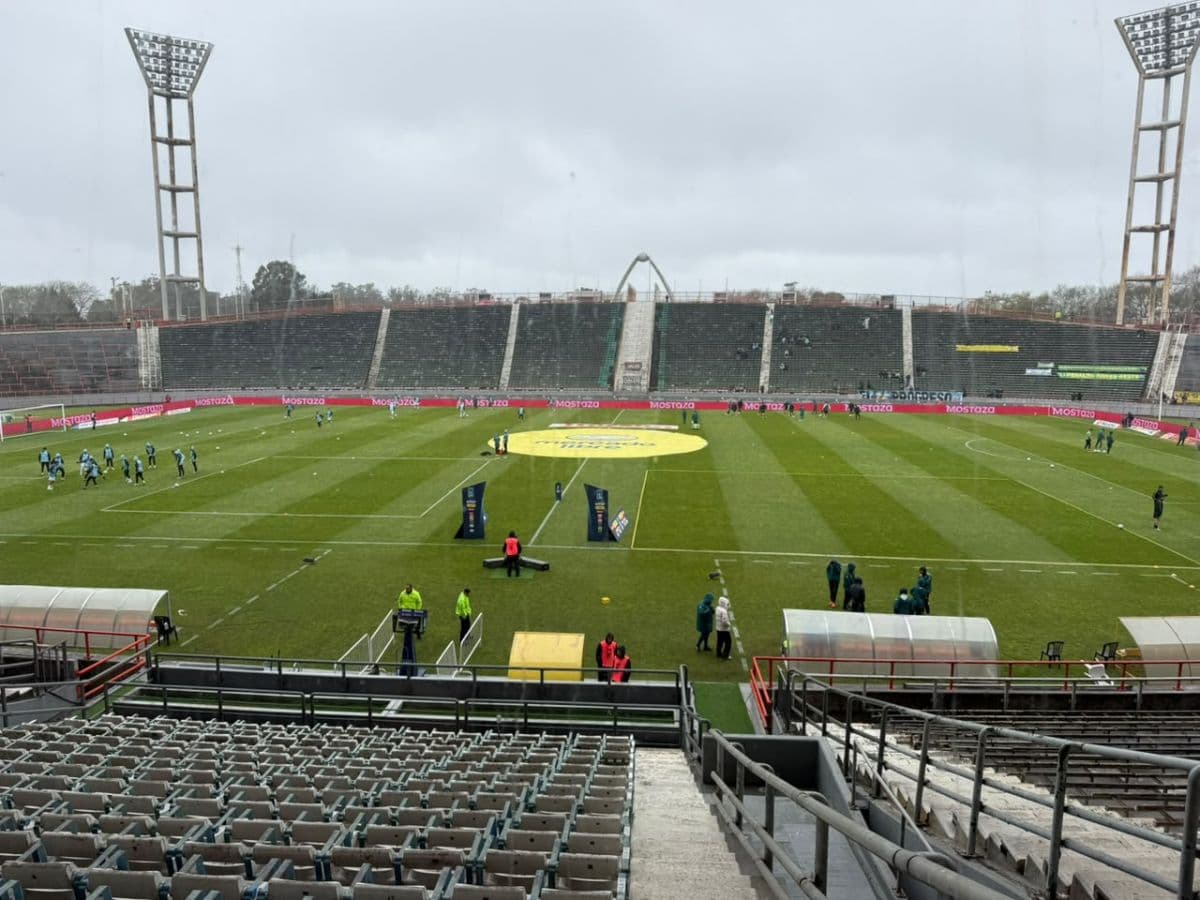 Atlético Tucumán y Aldosivi se miden en Mar del Plata bajo temporal, llovizna y alerta naranja